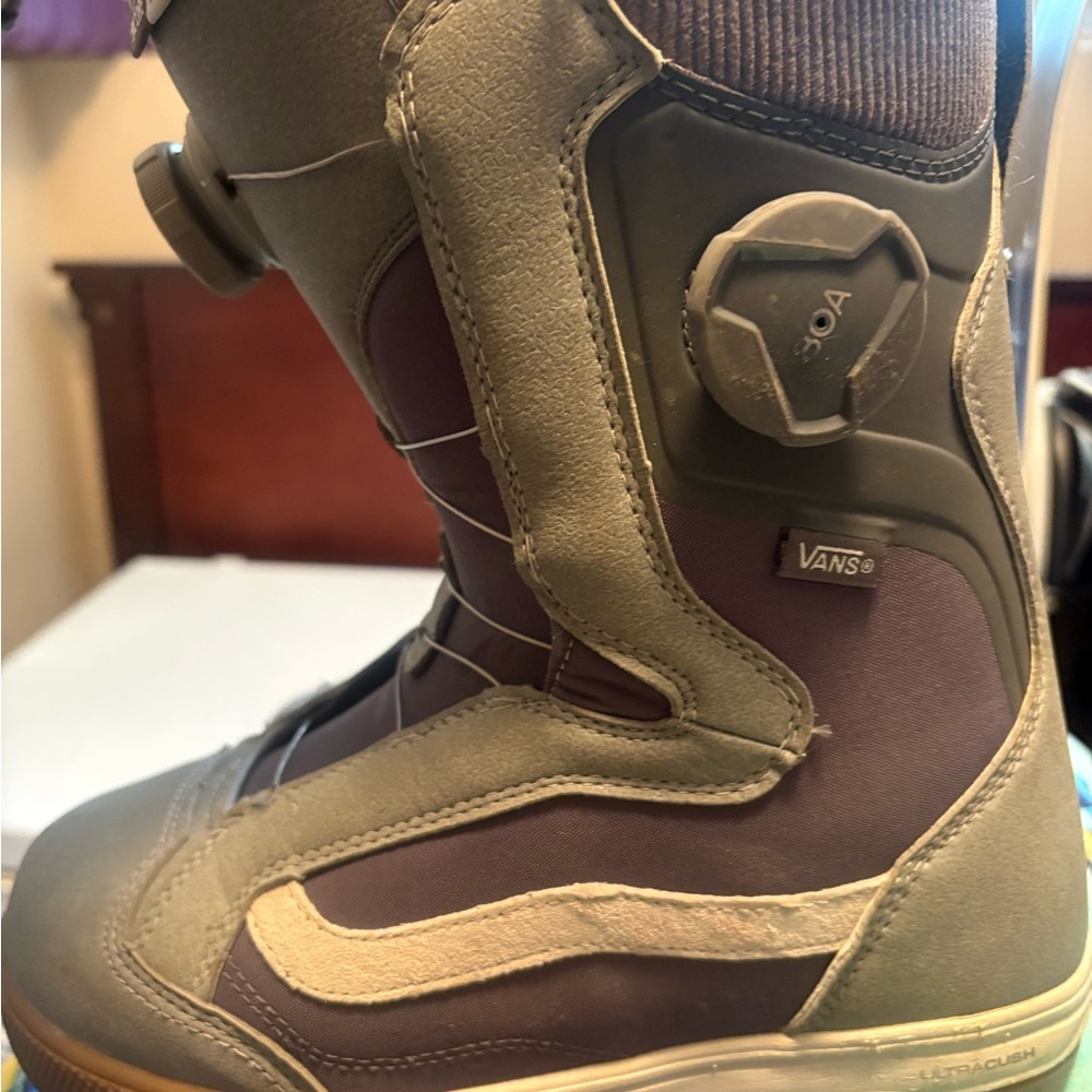 Vans Snowboard Boots in Gray and Purple US7